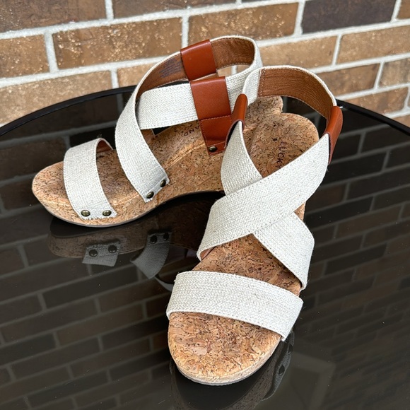 Lucky Brand Marla Natural/Brick Canvas Wedge Sandals, 6.5, in Original Box - Picture 8 of 13